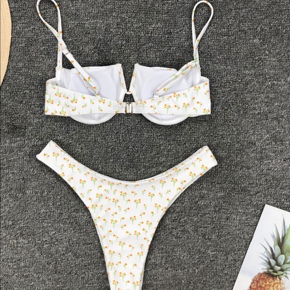 RESTOCKED🎉💚Melanie White Retro Cut Bikini💚 - Picture 2 of 4